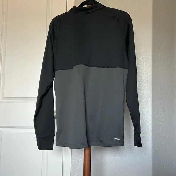 Nike Men's Black and Gray 3/4 Zip DriFit Pullover Size Large |D117 - Picture 4 of 5